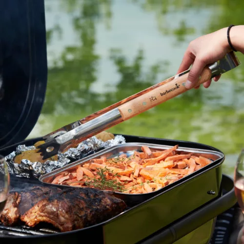 BC-ACC-7069 Barbecook BC-ACC-7069 rozsdamentes acél fogó, gumifa nyél, 100% FSC, 40cm