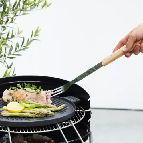 BC-ACC-7072 Barbecook BC-ACC-7072 rozsdamentes acél grill villa, gumifa nyél, 100% FSC, 46cm