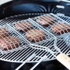 BC-ACC-7104 Barbecook BC-ACC-7104 hamburgersütő grillrács, krómozott, fa nyél, 100% FSC, 6db-os