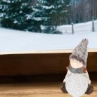 HOME KDC 28 ülő figura kerámia-plüss dekoráció, EVA gömb, 1 db LED