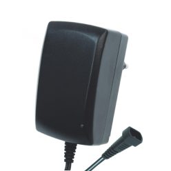   HOME MW MD25 hálózati adapter, 2250 mA áramfelvételig, 3-12 V DC, LED visszajelző, polaritás-állítás, 6 db-os csatlakozókészlet