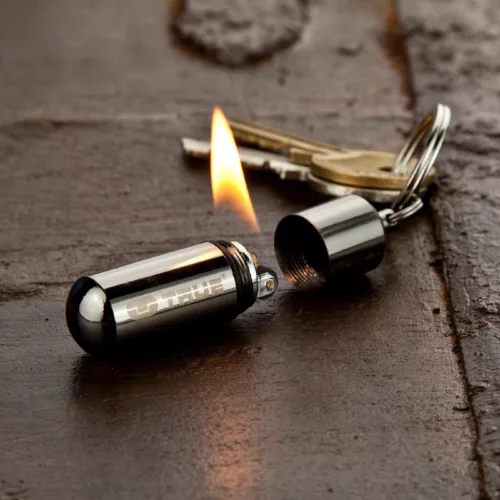 TU262K True Utility Firestash, TU262K, vízálló öngyújtó, krómozott cink, hagyományos öngyújtóbenzin